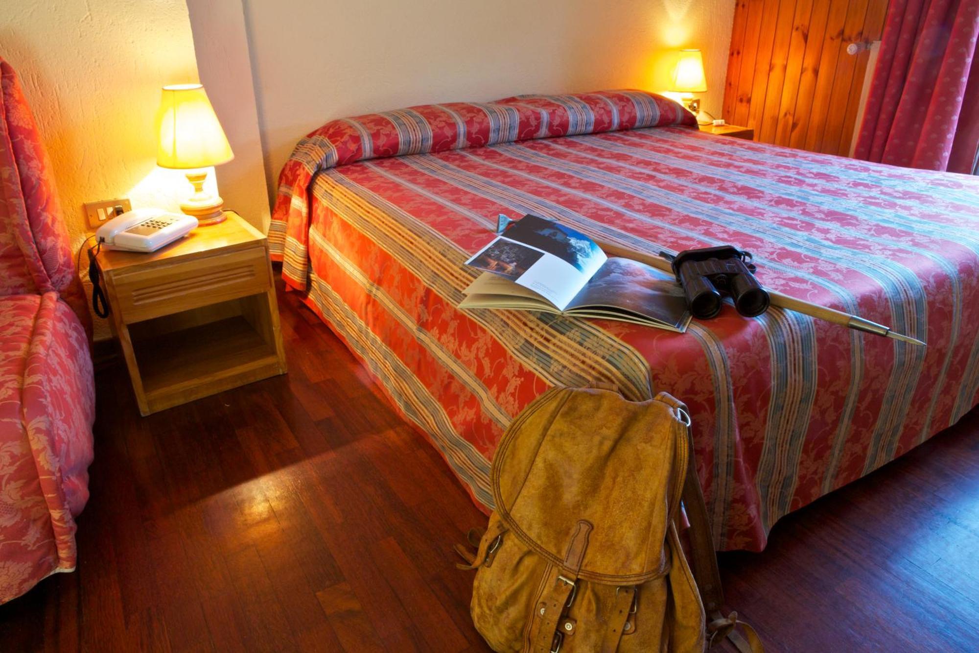 Hotel Dolonne Courmayeur Oda fotoğraf
