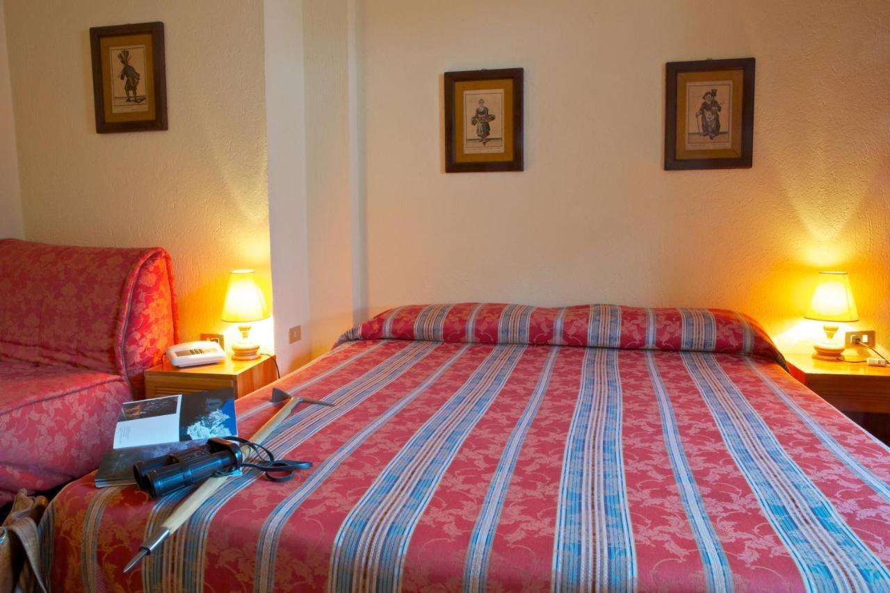 Hotel Dolonne Courmayeur Oda fotoğraf